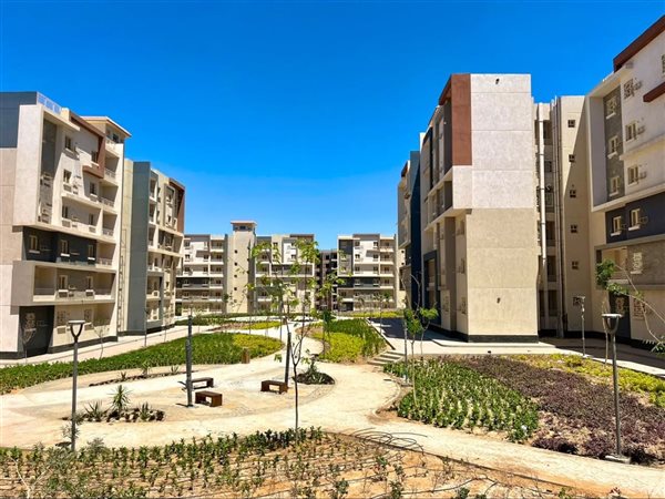 وزيرة الإسكان تتابع موقف تنفيذ المشروعات وملفات العمل بمدينتي حدائق أكتوبر و٦ أكتوبر الجديدة