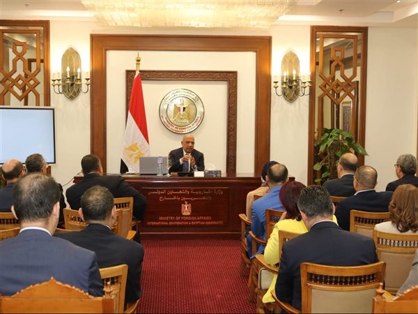 وزير الكهرباء يستعرض فرص الاستثمار في الطاقة أمام رؤساء البعثات الدبلوماسية بالخارج
