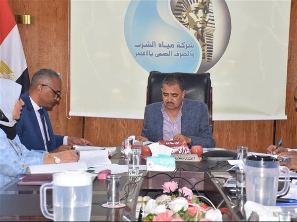 مياه الأقصر تتابع تنفيذ المشروعات وتؤكد الالتزام بالجداول الزمنية وجودة الخدمات