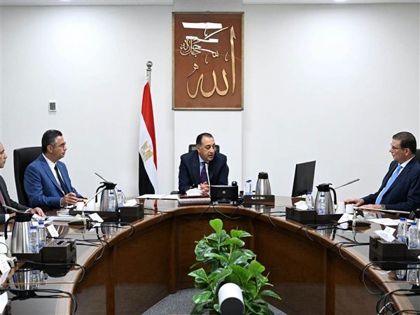 رئيس الوزراء يتابع جهود توافر المخزون الاستراتيجي من السلع والمنتجات الأساسية