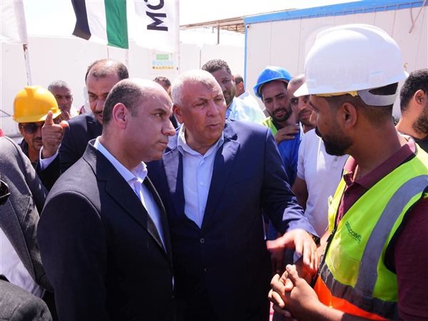 وزير العمل يختتم جولته بمطروح بدعم العمالة غير المنتظمة في رأس الحكمة