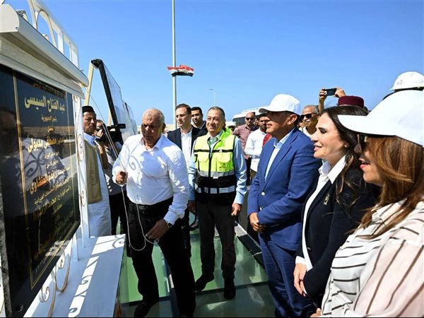 رئيس الوزراء يفتتح كوبري روميل بعد تطويره لتعزيز السياحة وتحسين الحركة المرورية بمطروح