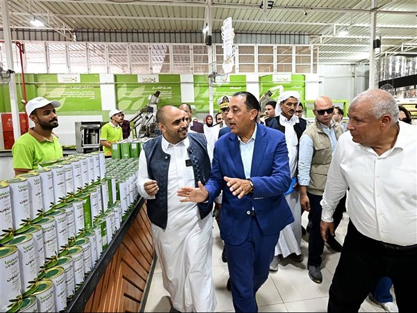 رئيس الوزراء يتفقد معصرة «فيرجينيا» بمطروح لدعم الصناعات المحلية وفتح أسواق جديدة