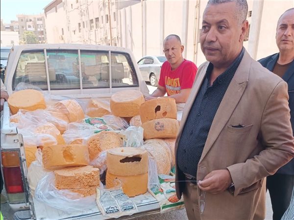 تموين الفيوم يضبط مصنع جبن بير سلم و450 كيلو منتجات منتهية الصلاحية