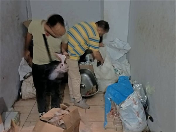 تموين الغربية تضبط40 ألف عبوة صلصة و25 ألف عبوة دهانات مجهولة المصدر