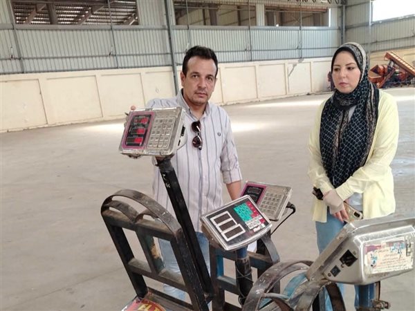 تموين البحيرة تضبط مخالفات بمحطات الوقود ومستودع غاز وموازين بإيتاي البارود