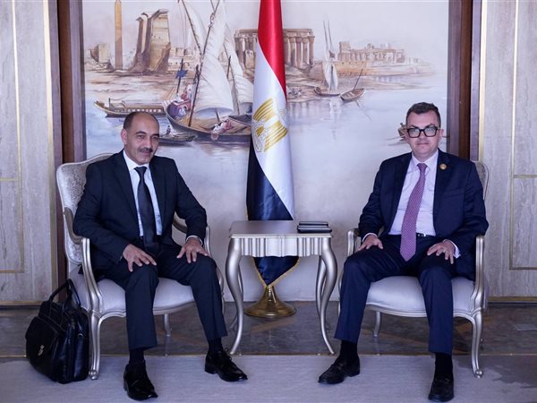 وزير التخطيط والتنمية الاقتصادية يبحث سبل التعاون مع الرئيس التنفيذي لوكالة الفضاء المصرية