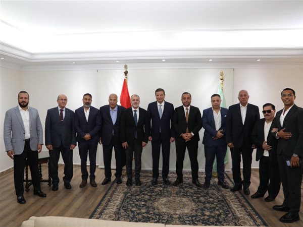 وزير الزراعة يبحث مع وفداً من رجال الأعمال الأتراك فرص الاستثمار بالقطاع الداجني