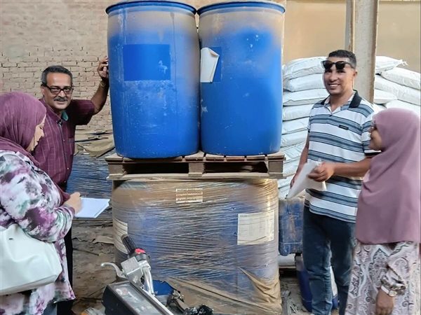 تموين الشرقية يضبط 6.440 طن خامات كيميائية منتهية الصلاحية ببلبيس