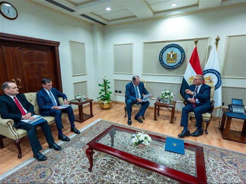 خلال الاجتماع