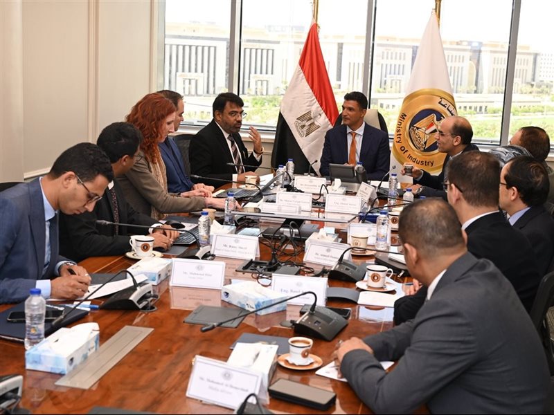 اجتماع وزير الصناعة