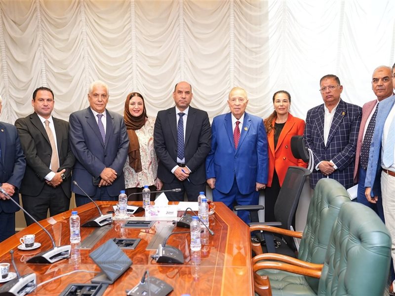 اجتماع وزير العمل