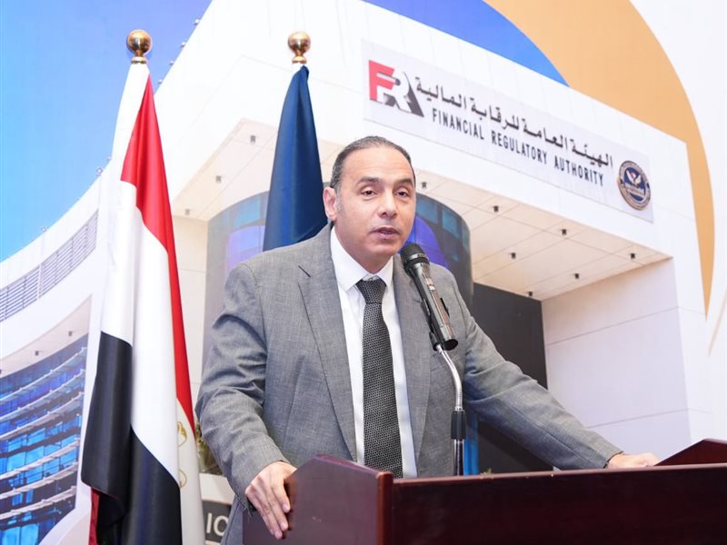 الدكتور إسلام عزام