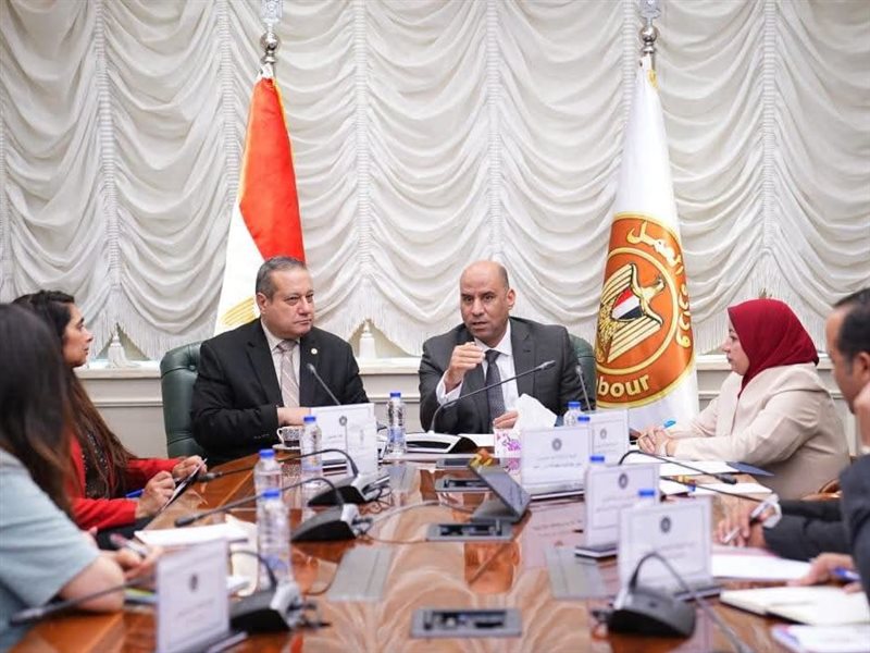 اجتماع  وزير العمل