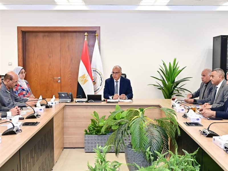 لقاء وزير الري مع