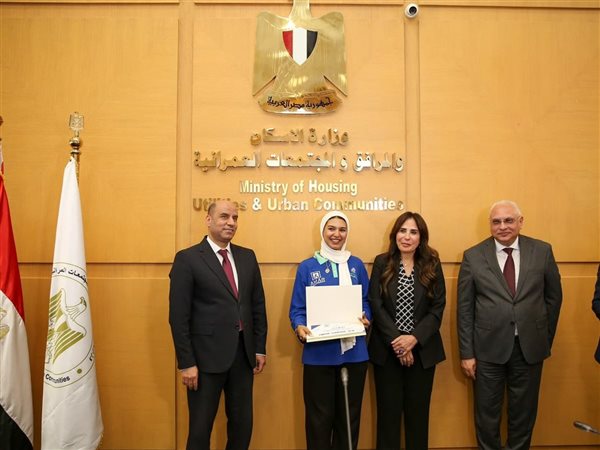 وزيرا الإسكان والعمل يكرمان أوائل طلاب المدارس الفنية لمياه الشرب والصرف الصحي