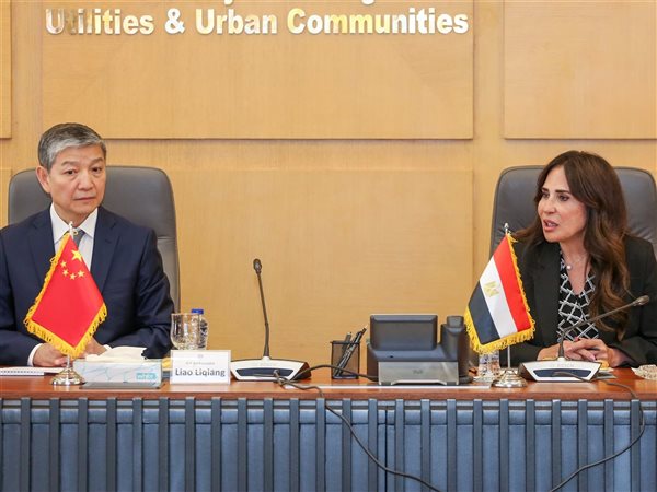 وزيرة الإسكان تلتقي السفير الصيني لبحث تعزيز ملفات التعاون المشترك