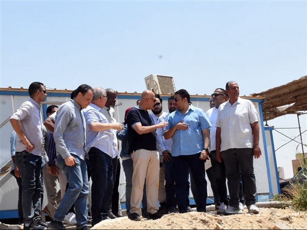نائب وزيرة الإسكان يتفقد مشروعات المرافق والطرق بمناطق بيت الوطن بالقاهرة الجديدة