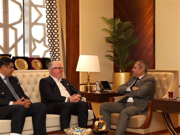 خالد عباس يتابع تقدم الأعمال في برج فوربس بالعاصمة الجديدة ويهنئ بفوز المشروع بجائزة العمارة الدولية لعام 2026
