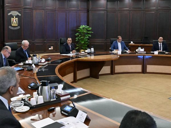 مدبولي يتابع برنامج التحول الاقتصادي الجديد لتعزيز الاستثمار والتصدير وتحسين معيشة المواطن