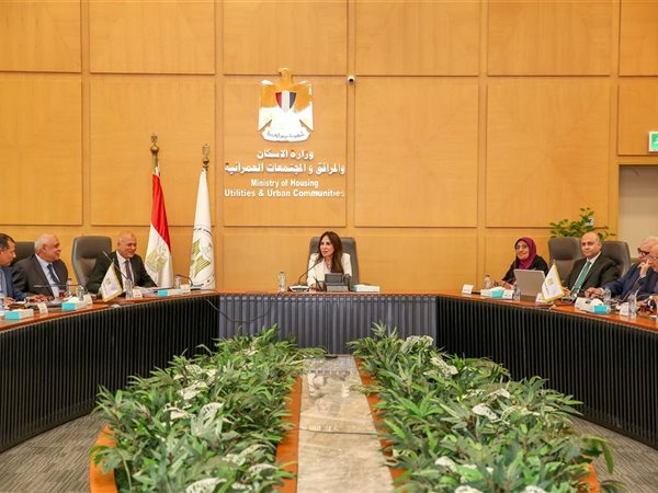 وزيرة الإسكان تتابع موقف منظومة مياه الشرب والصرف الصحي بمحافظة القاهرة ومدينة القاهرة الجديدة