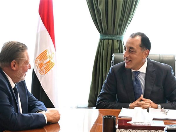 مدبولي ومحافظ البنك المركزي يبحثان ملفات الاقتصاد.. وتطورات الاحتياطي والتضخم والهوية الرقمية