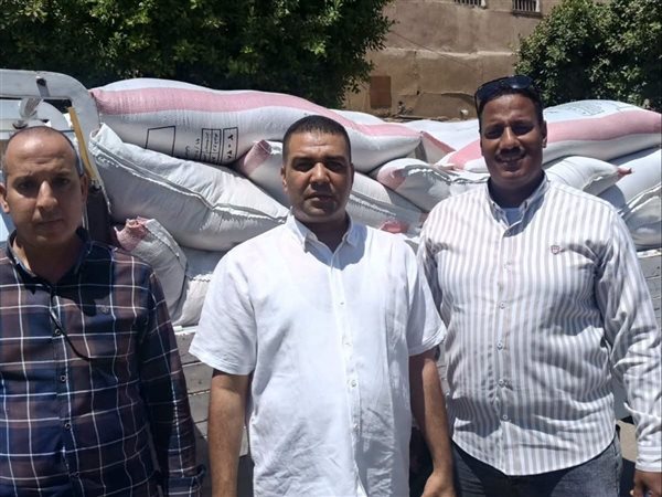 ضربة موجعة للسوق السوداء..ضبط 2 طن نخالة خشنة مجهولة المصدر في إسنا