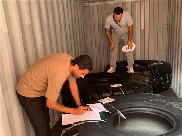 فحص الشحنات بميناء الدخيلة.. رقابة دقيقة تسرّع الإفراج وتدعم حركة التجارة