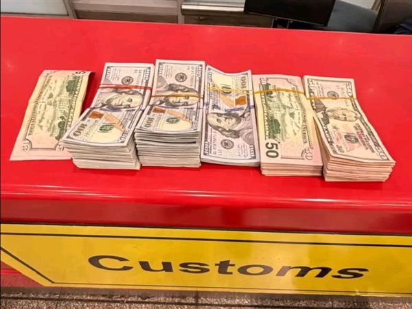 جمارك مطار القاهرة تضبط 3 محاولات تهريب.. 33 ألف دولار و93 علبة أدوية و767 قرصًا مخدرًا