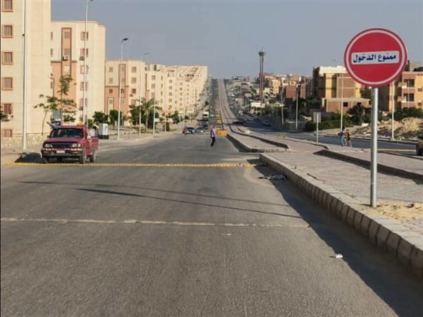 «حدائق أكتوبر» تواصل تركيب المطبات الشوكية للحد من السير عكس الاتجاه