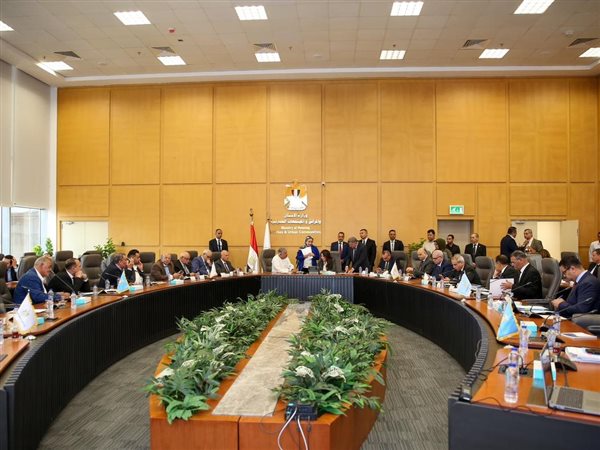 وزيرة الإسكان تلتقي عدد من أعضاء مجلس النواب لبحث مطالب المواطنين بدوائرهم
