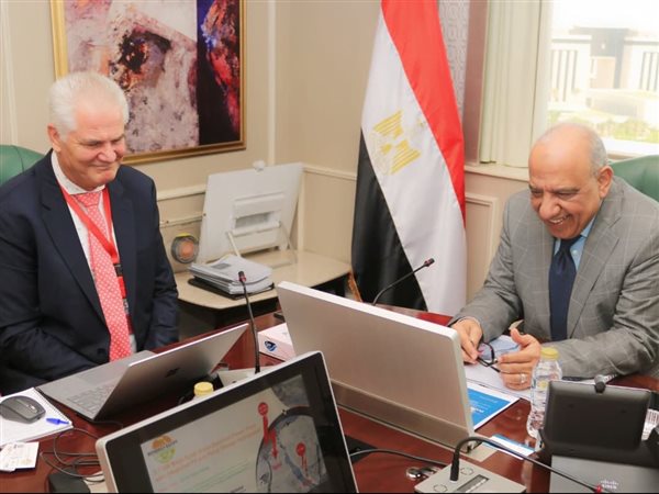 وزير الكهرباء يبحث تنفيذ مشروع متكامل للطاقة النظيفة في سيناء بقدرة 3100 ميجاوات