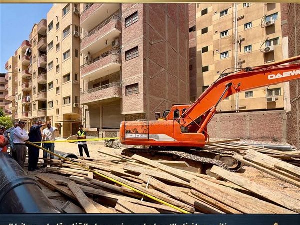 نائب محافظ الإسماعيلية ورئيس مياه القناة يتابعان تطوير منظومة الصرف بأرض الجمعيات
