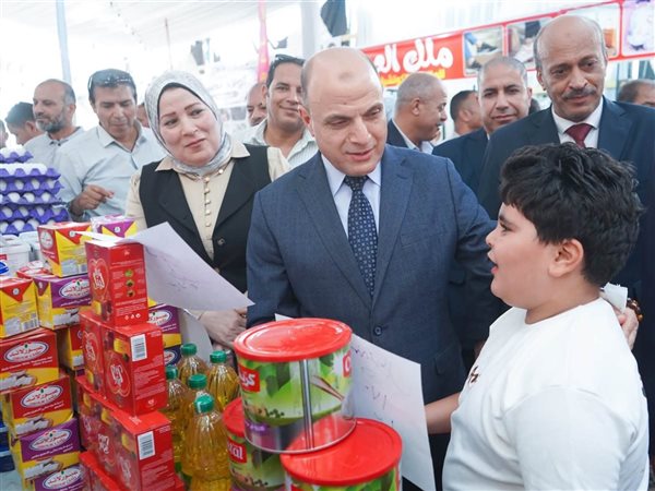 محافظ الإسكندرية يفتتح معرض أهلاً مدارس بمحطة مصر بتخفيضات تصل إلى 30%