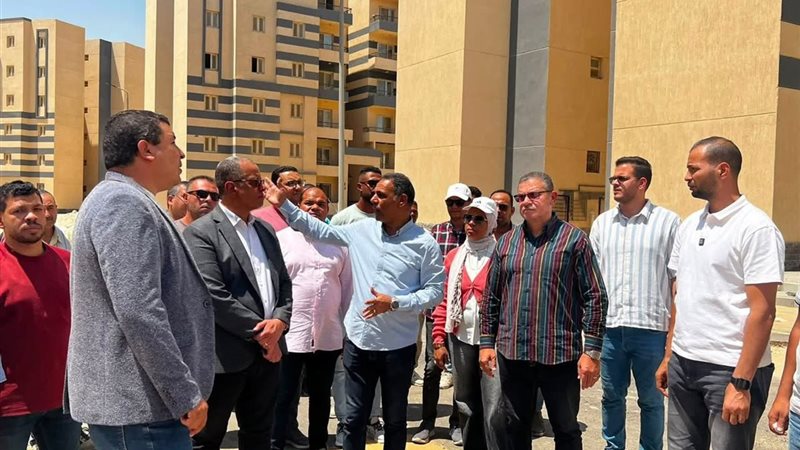 مسئولو وزارة الإسكان 