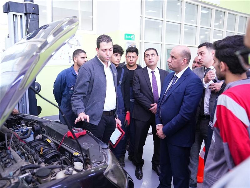 وزير العمل من الزيارة