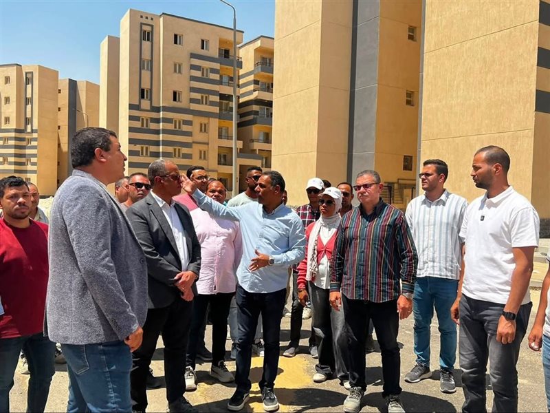 مسئولو وزارة الإسكان