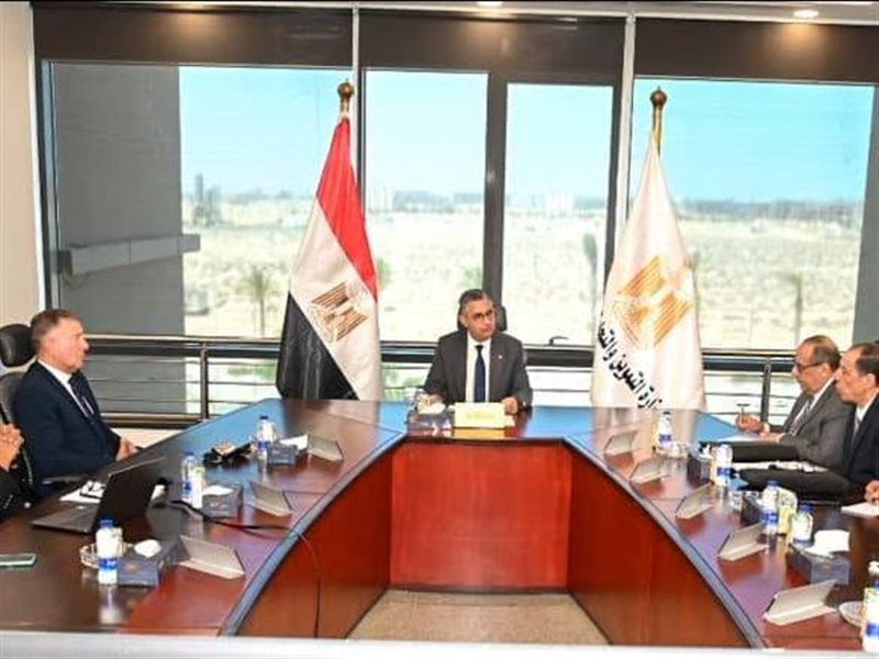 اجتماع وزير التموين