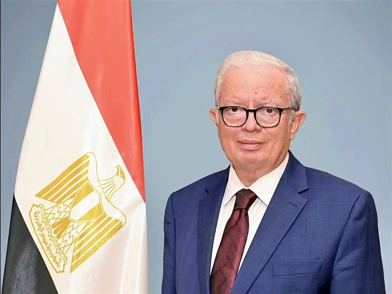 حسين عيسى 