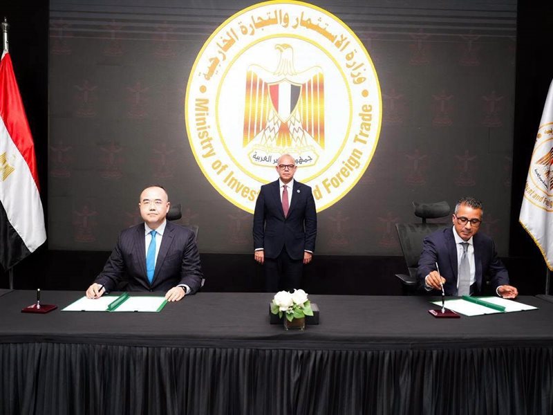 وزير الاستثمار يشهد