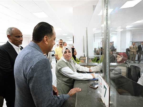مدبولي: نجاح مجمعات الخدمات يقاس بسرعة حصول المواطن على الخدمة وليس بعدد الشبابيك