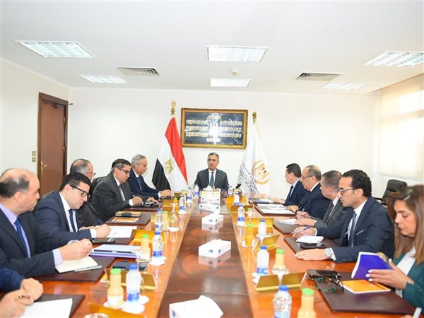 شريف فاروق يتابع خفض الأسعار ويوجه بزيادة ضخ السلع الأكثر إقبالًا بالمنافذ