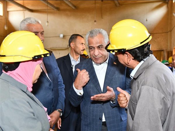 وزير الإنتاج الحربي يتابع انتظام العمل بشركة أبو زعبل للكيماويات ويشدد على السلامة المهنية