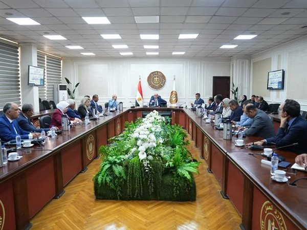 وزير العمل يترأس أول اجتماع لصندوق حماية العمالة غير المنتظمة.. تعرف على اختصاصاته