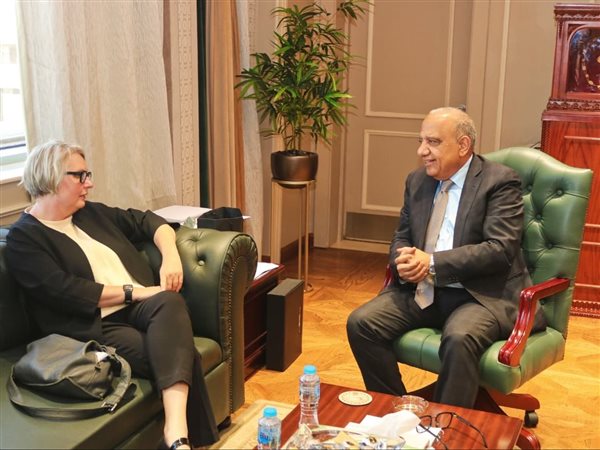 وزير الكهرباء يبحث مع سفيرة فنلندا تطوير الشبكة وزيادة استيعاب الطاقة المتجددة