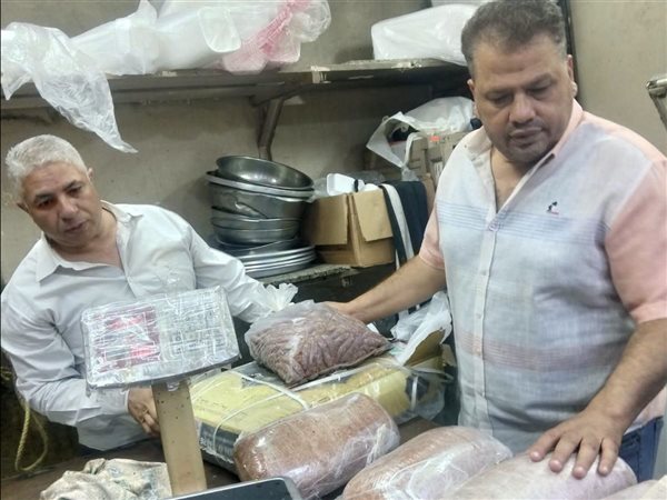 تموين الجيزة يضبط 5 أطنان مصنعات لحوم ومخالفات بمخابز بولاق الدكرور خلال حملة مكبرة