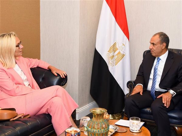 وزير الخارجية يبحث مع نائبة رئيس وزراء هولندا السابقة تطورات الأوضاع في الشرق الأوسط