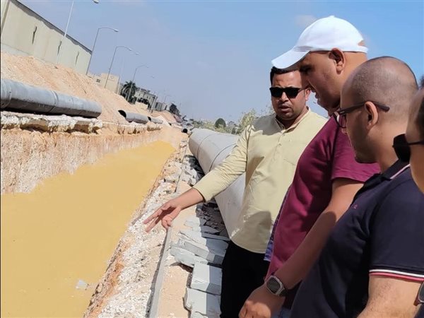 جهاز 6 أكتوبر يتابع تنفيذ خطي طرد للصرف الصحي بقطر 1200مم بالمنطقة الصناعية