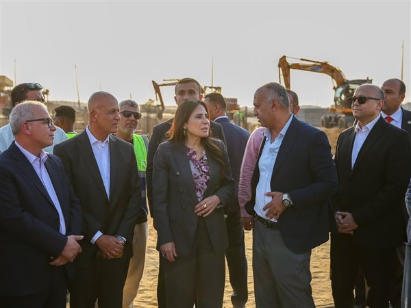 وزيرة الإسكان تتفقد أعمال تطوير الحي المتميز وموقف تنفيذ رافع مياه لري المسطحات الخضراء بمدينة بدر