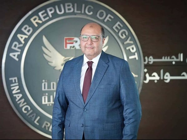 تجديد تعيين محمود جبريل مساعدًا لرئيس الرقابة المالية لمدة عام بقرار رئيس الوزراء
